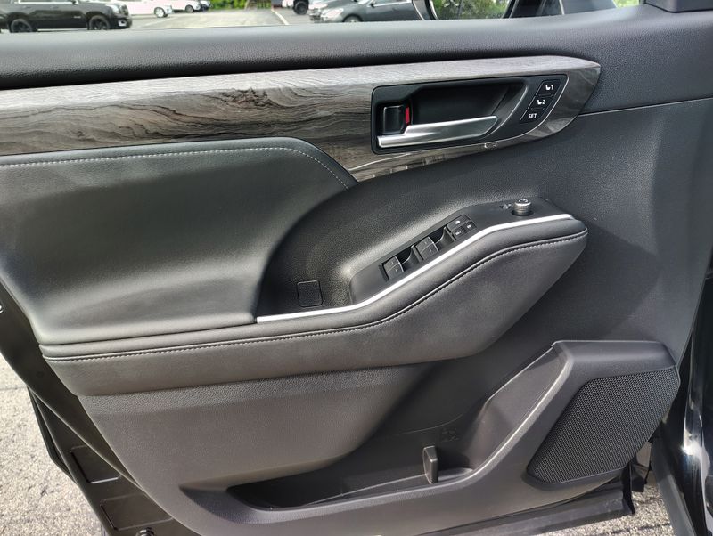 Used 2023 Toyota Highlander Hybrid SUV