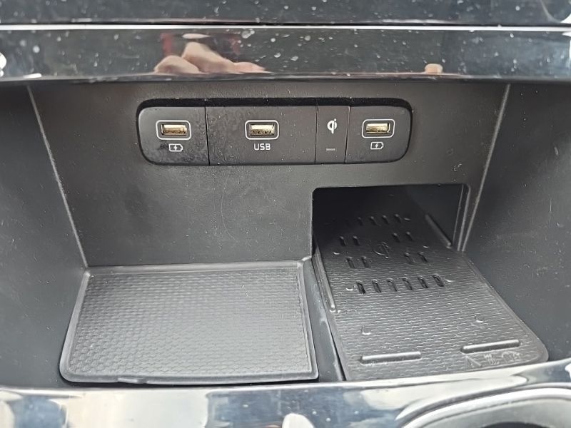Used 2023 Kia Carnival Van