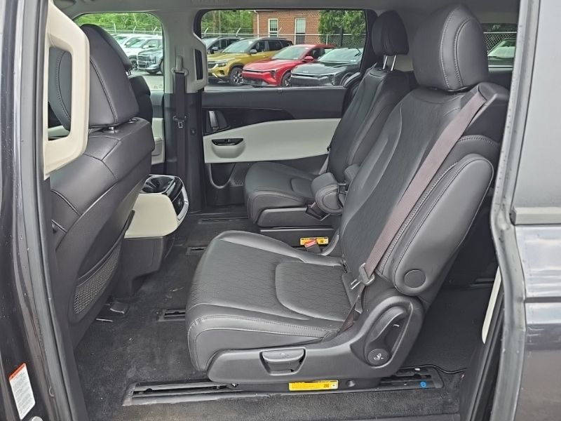 Used 2023 Kia Carnival Van