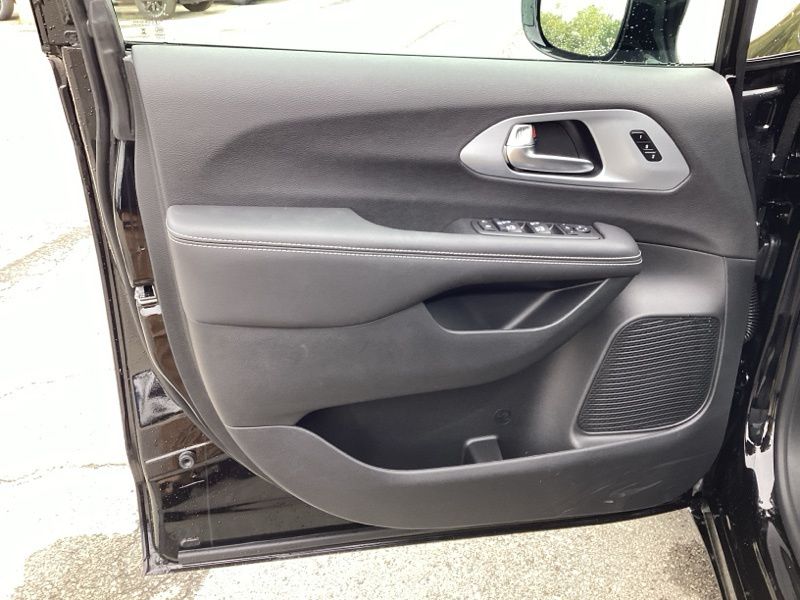 New 2026 Chrysler Pacifica Van