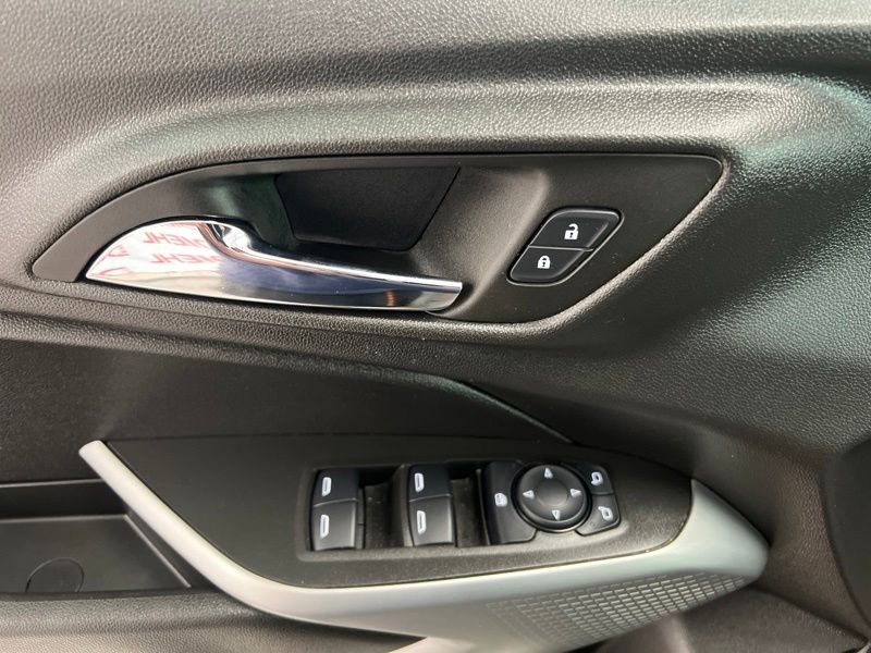 Used 2025 Chevrolet Trax SUV