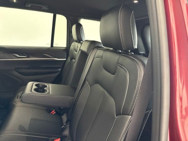 Used 2025 Jeep Grand Cherokee SUV