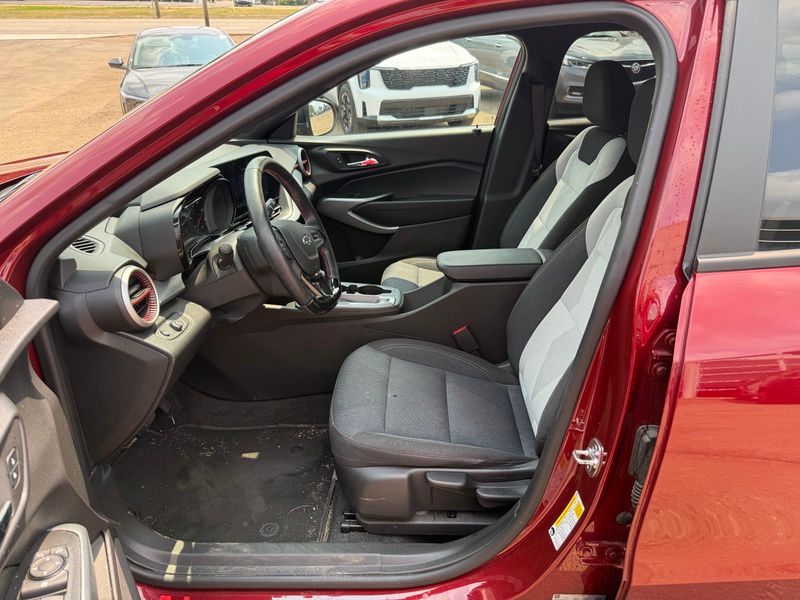 Used 2025 Chevrolet Trax SUV