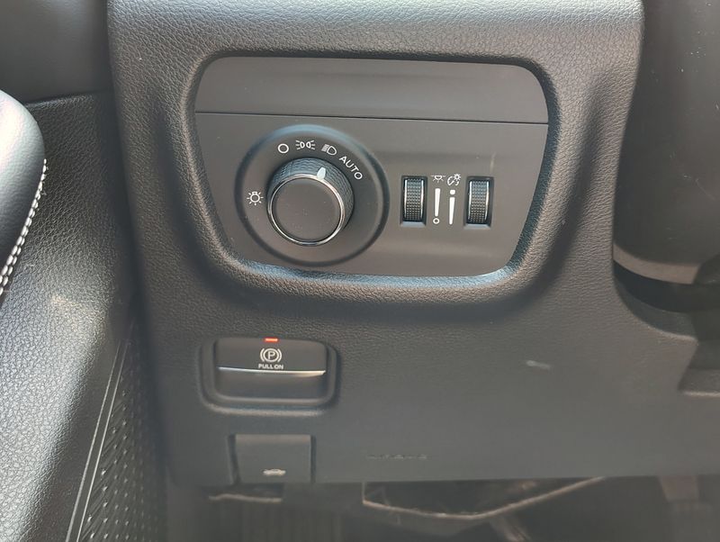 Used 2025 Jeep Grand Cherokee SUV