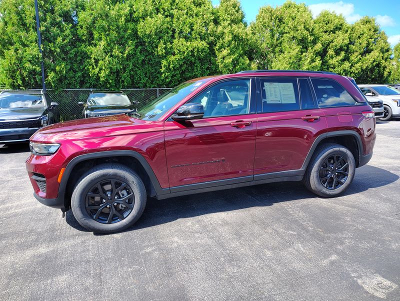 Used 2025 Jeep Grand Cherokee SUV