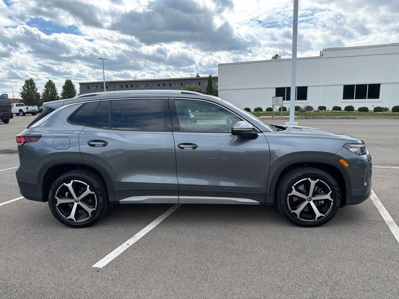 Used 2025 Volkswagen Tiguan SUV