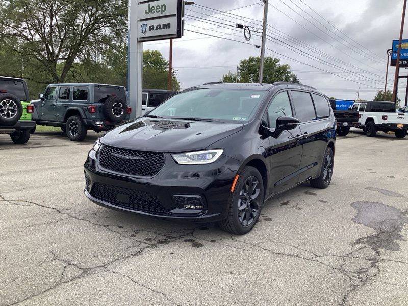 New 2026 Chrysler Pacifica Van
