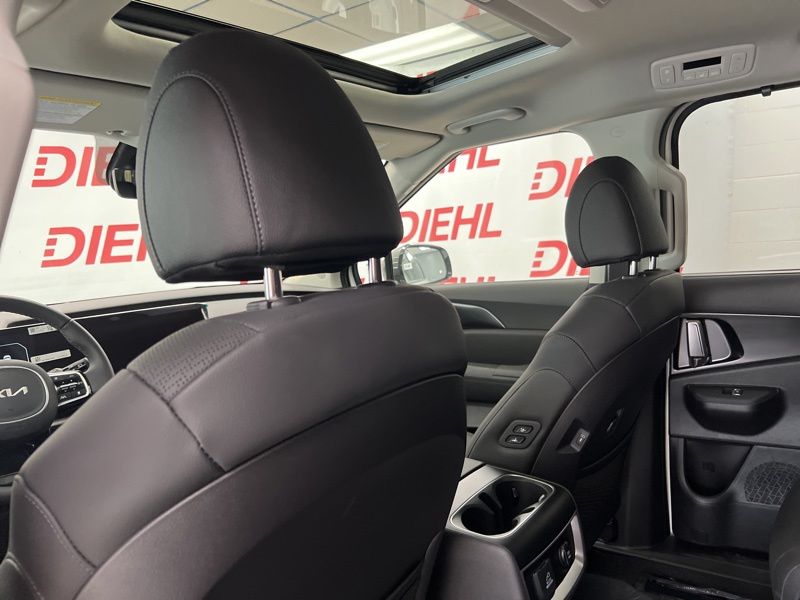 New 2026 Kia Carnival MPV Van