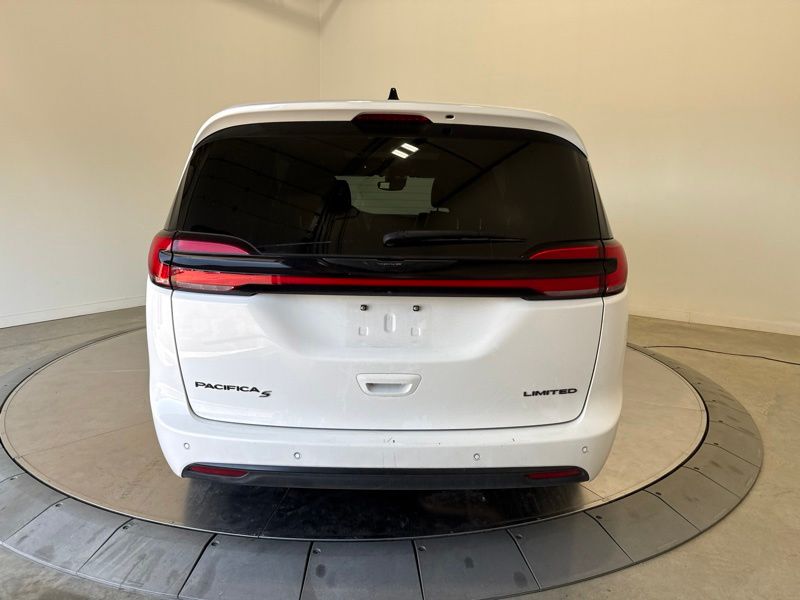 Used 2025 Chrysler Pacifica Van