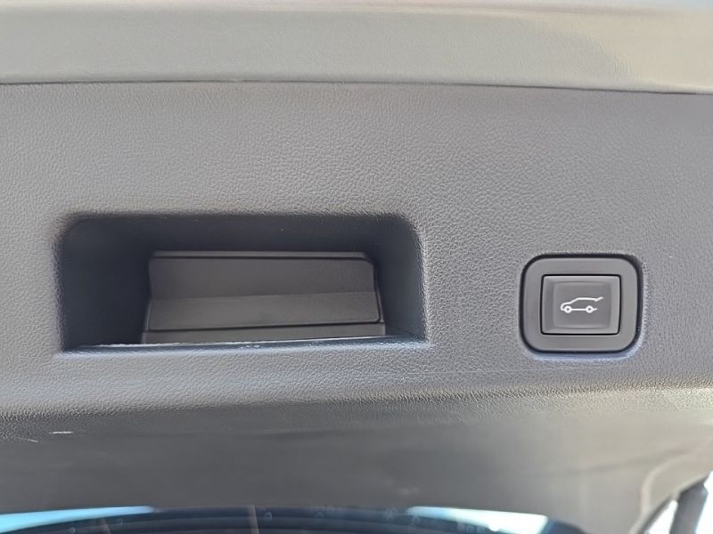 Used 2025 Chevrolet Traverse SUV