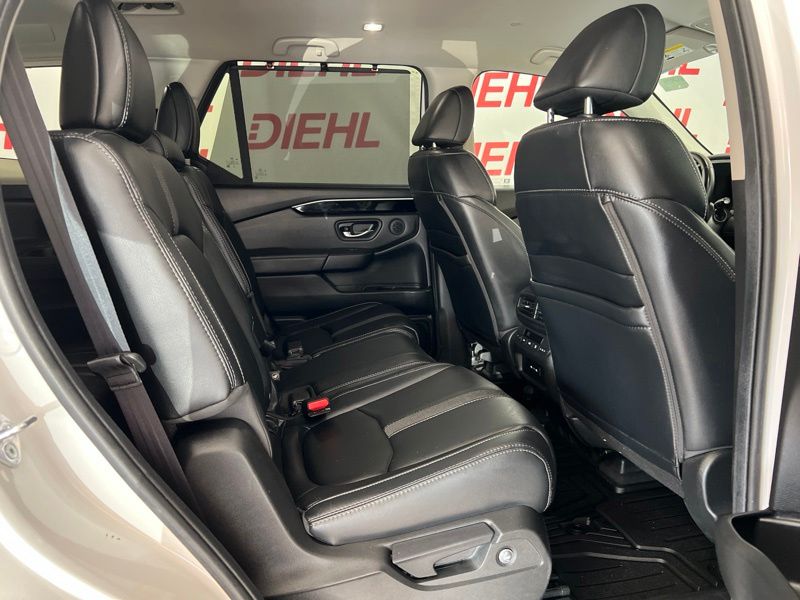 Used 2025 Honda Pilot SUV