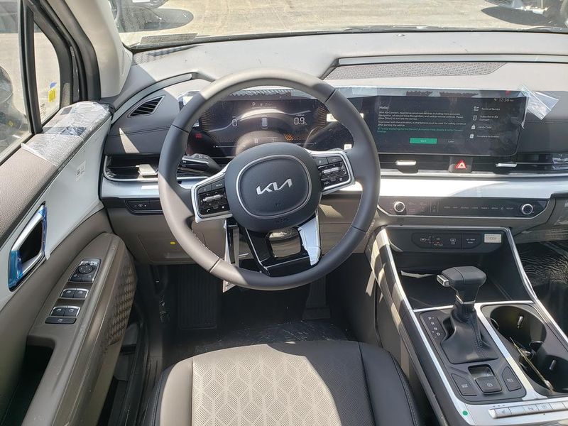 New 2026 Kia Carnival MPV Van