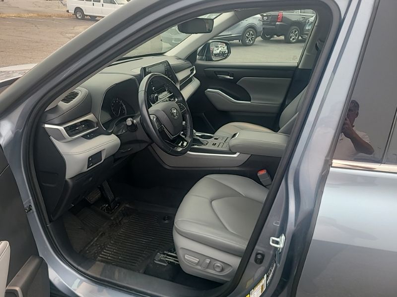 Used 2021 Toyota Highlander SUV