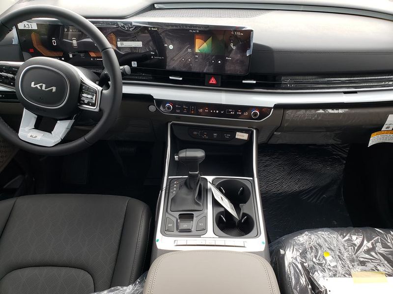 New 2026 Kia Carnival MPV Van