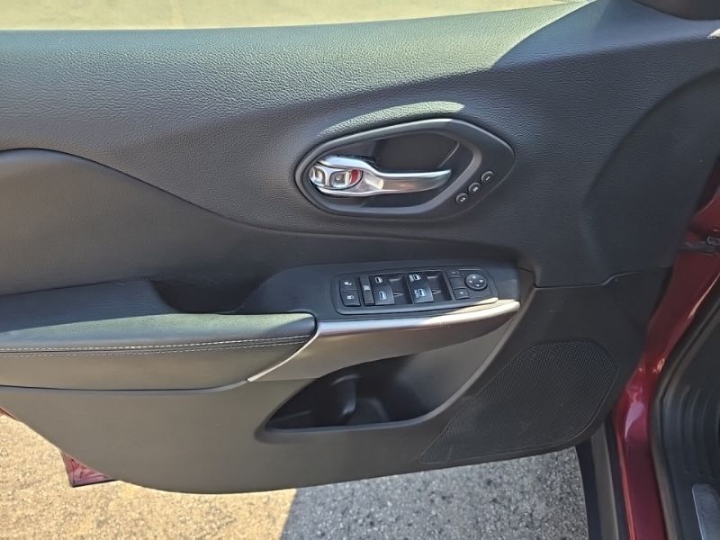 Used 2019 Jeep Cherokee SUV