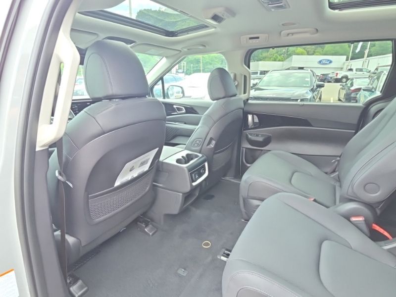 New 2027 Kia Carnival MPV Van