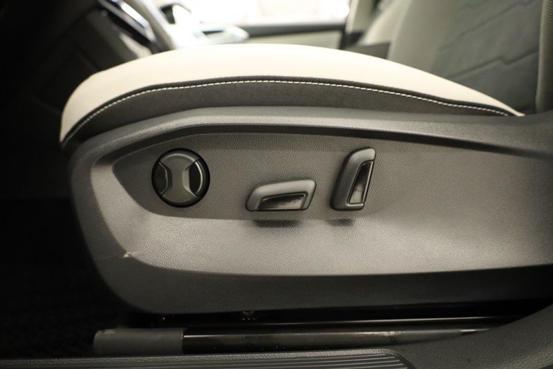 2026 Volkswagen Taos SE - Photo 11