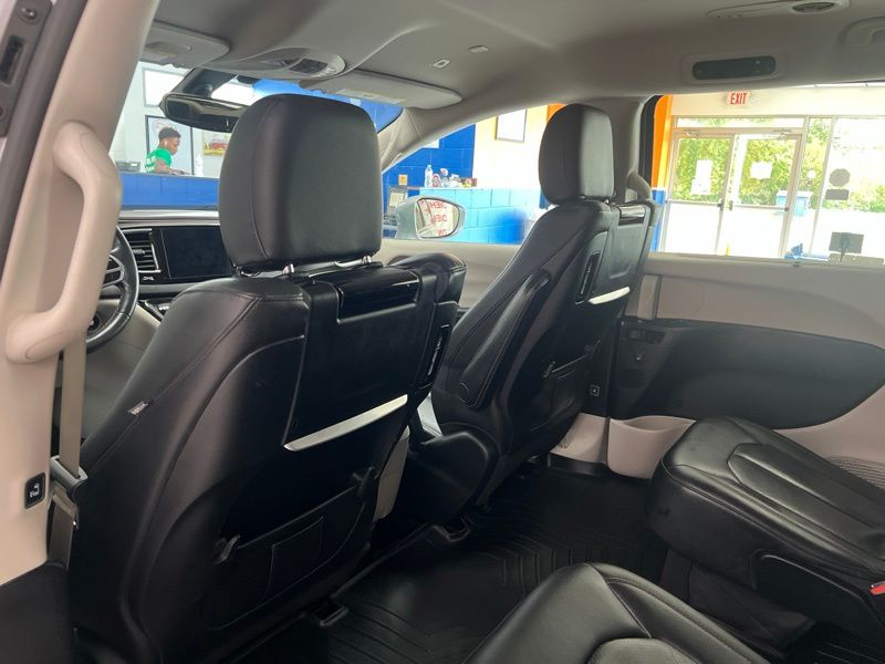 Used 2019 Chrysler Pacifica Van