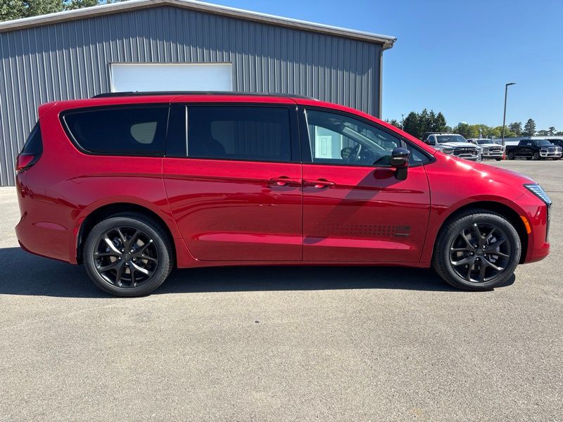New 2027 Chrysler Pacifica Van