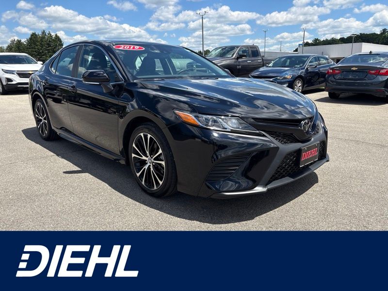 2019 Toyota Camry SE FWD