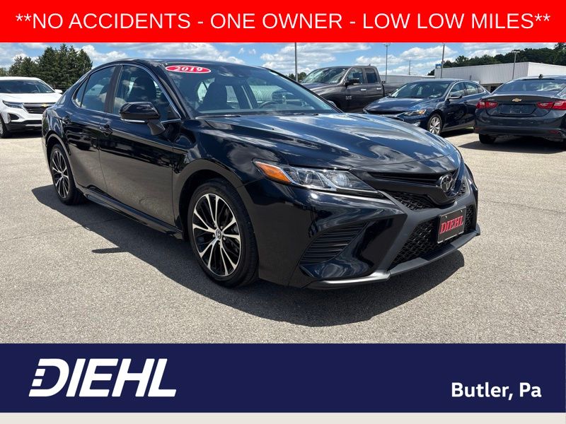 Midnight Black Metallic 2019 Toyota Camry Sedan Front-Wheel Drive 8-Speed Automatic