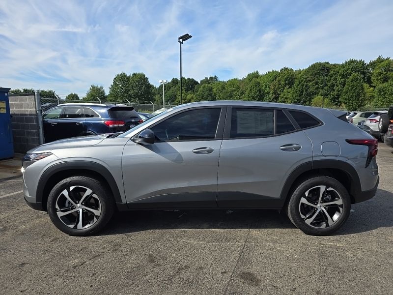 Used 2024 Chevrolet Trax SUV