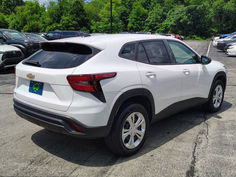 Used 2024 Chevrolet Trax SUV