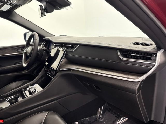 Used 2025 Jeep Grand Cherokee SUV