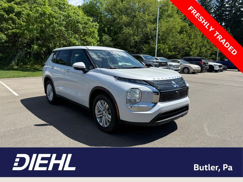 2024 Mitsubishi Outlander ES S-AWC's photo