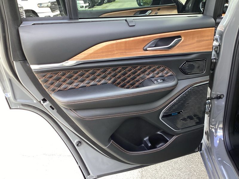 New 2027 Jeep Grand Cherokee SUV