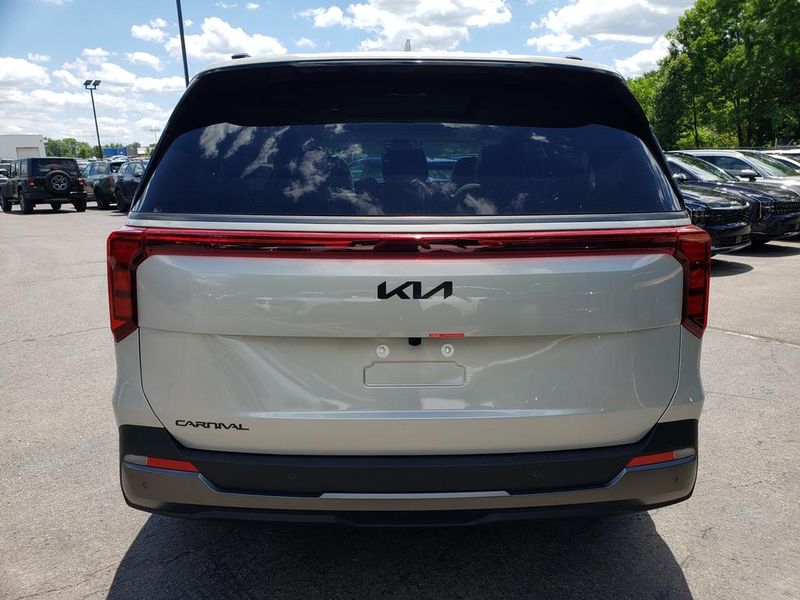 New 2026 Kia Carnival MPV Van