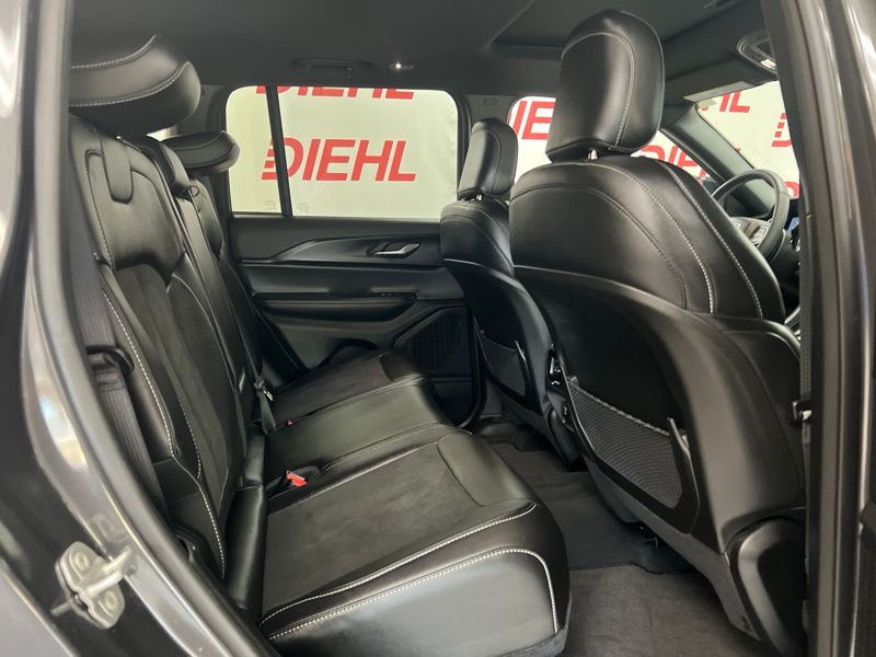 Used 2025 Jeep Grand Cherokee SUV