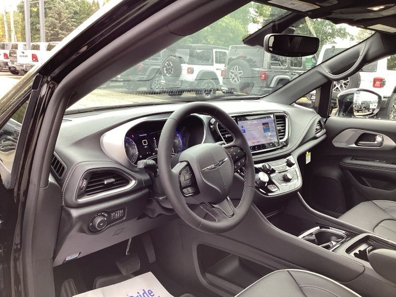 New 2026 Chrysler Pacifica Van