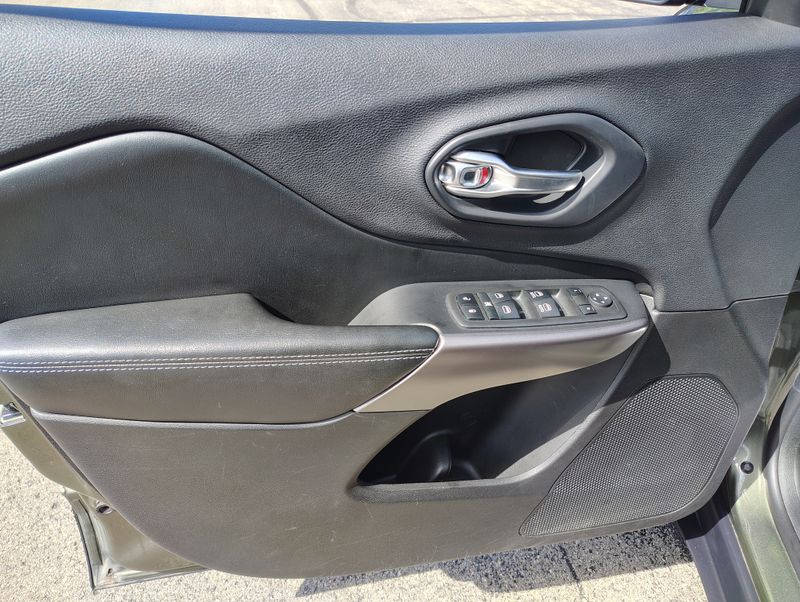 Used 2019 Jeep Cherokee SUV