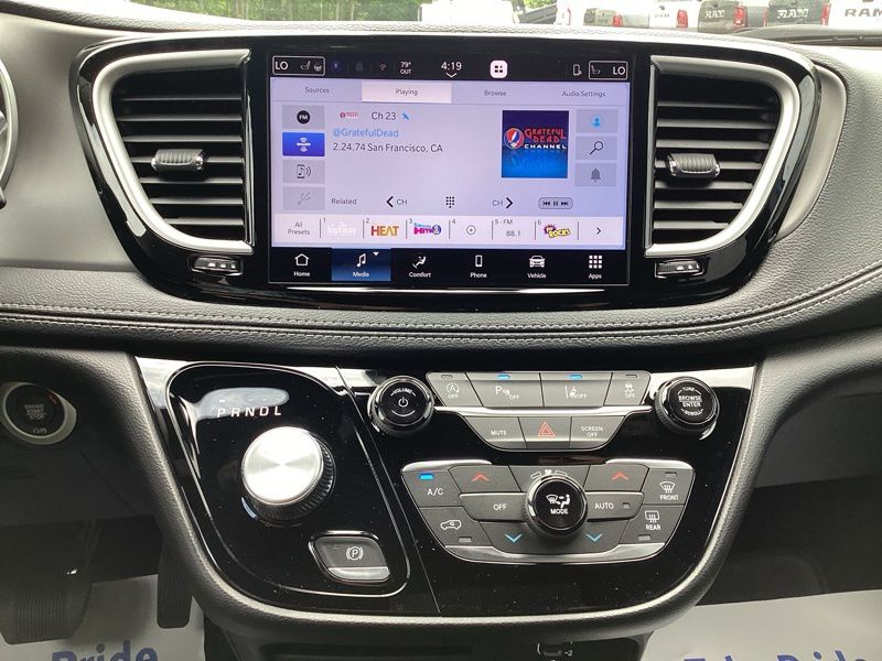 New 2027 Chrysler Pacifica Van