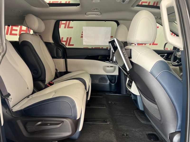 New 2026 Kia Carnival MPV Van