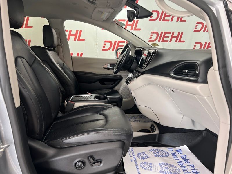 Used 2019 Chrysler Pacifica Van