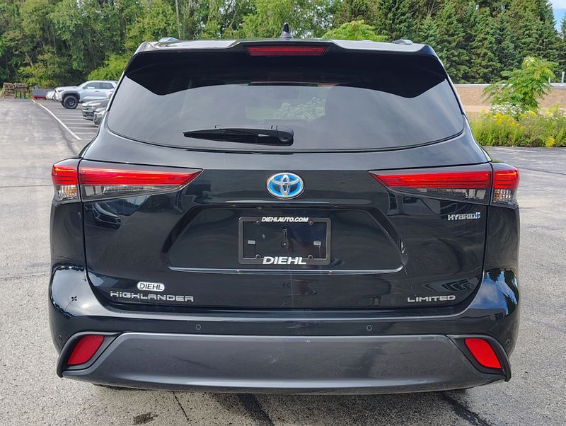 Used 2023 Toyota Highlander Hybrid SUV