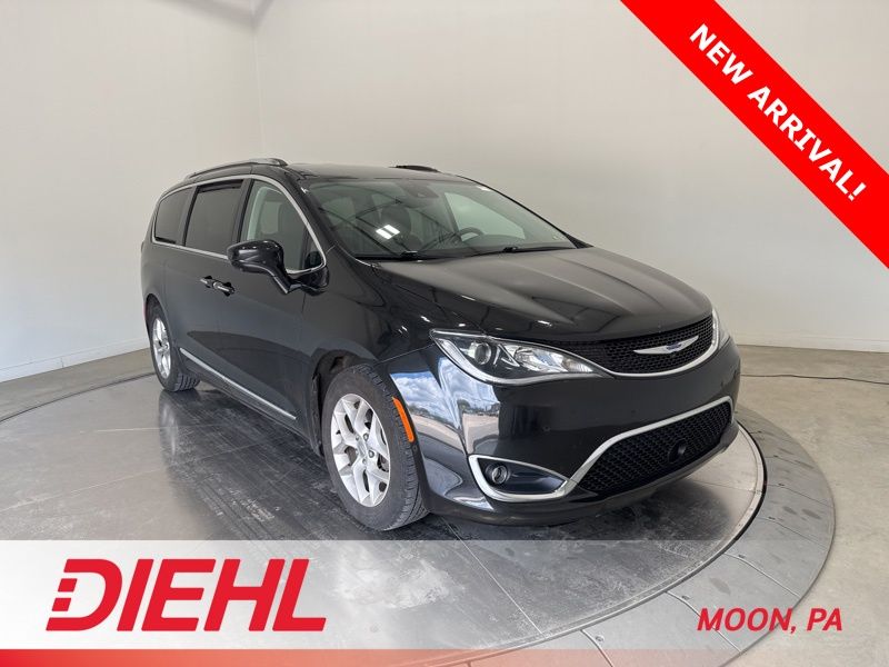 Brilliant Black Crystal Pearlcoat 2019 Chrysler Pacifica Touring L FWD Minivan Front-Wheel Drive 9-Speed Automatic