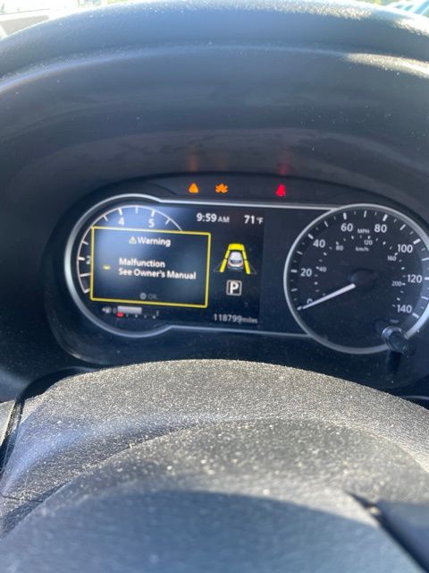 2020 Nissan Kicks SR in Aspen White