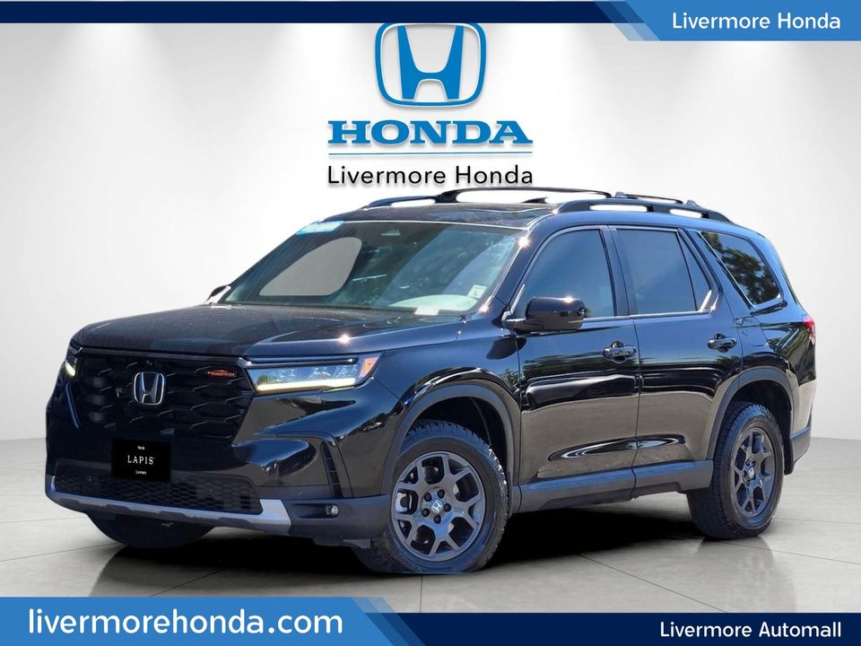 2025 Honda Pilot TrailSport in Crystal Black Pearl