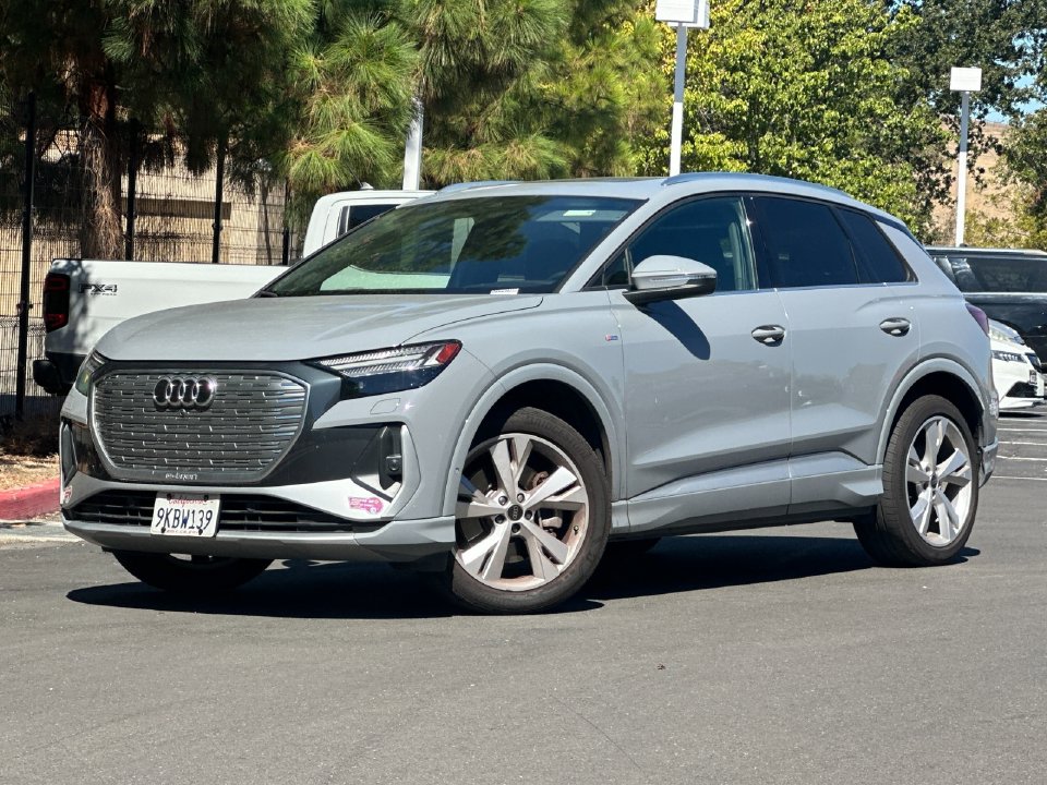 2023 Audi Q4 e-tron Prestige in Pebble
