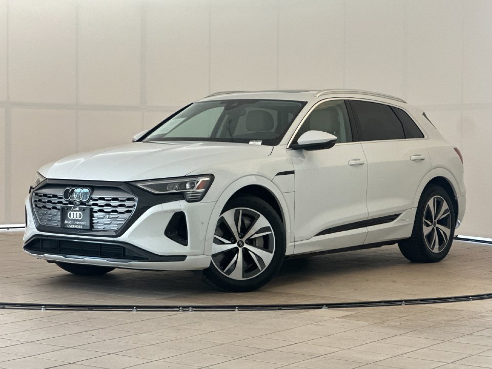 2024 Audi Q8 e-tron Premium Plus in Glacier White