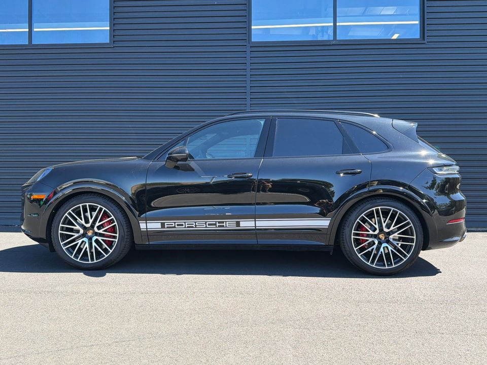 2026 Porsche Cayenne GTS in Chromite Black Metallic