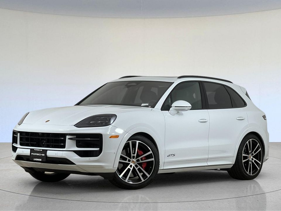 2026 Porsche Cayenne GTS in Carrara White Metallic