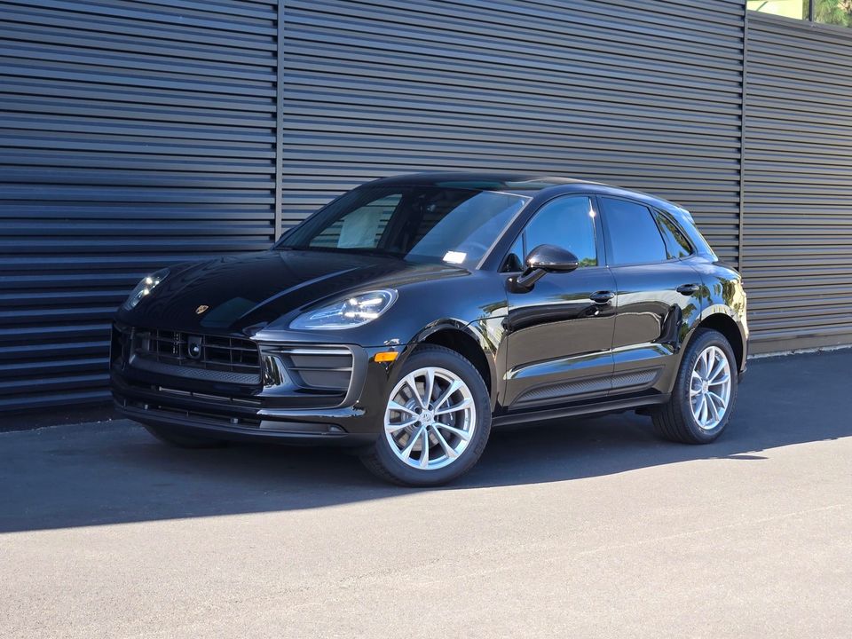 2026 Porsche Macan Base in Black