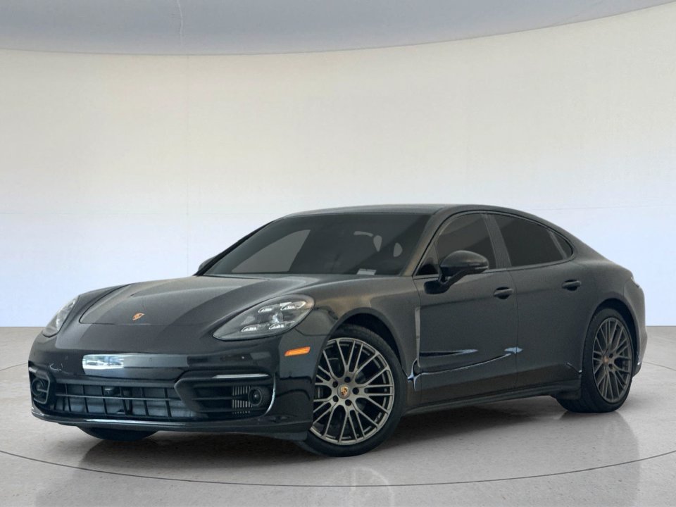 2023 Porsche Panamera 4 Platinum Edition in Black