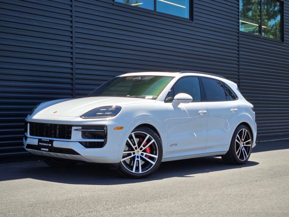 2026 Porsche Cayenne GTS in Carrara White Metallic