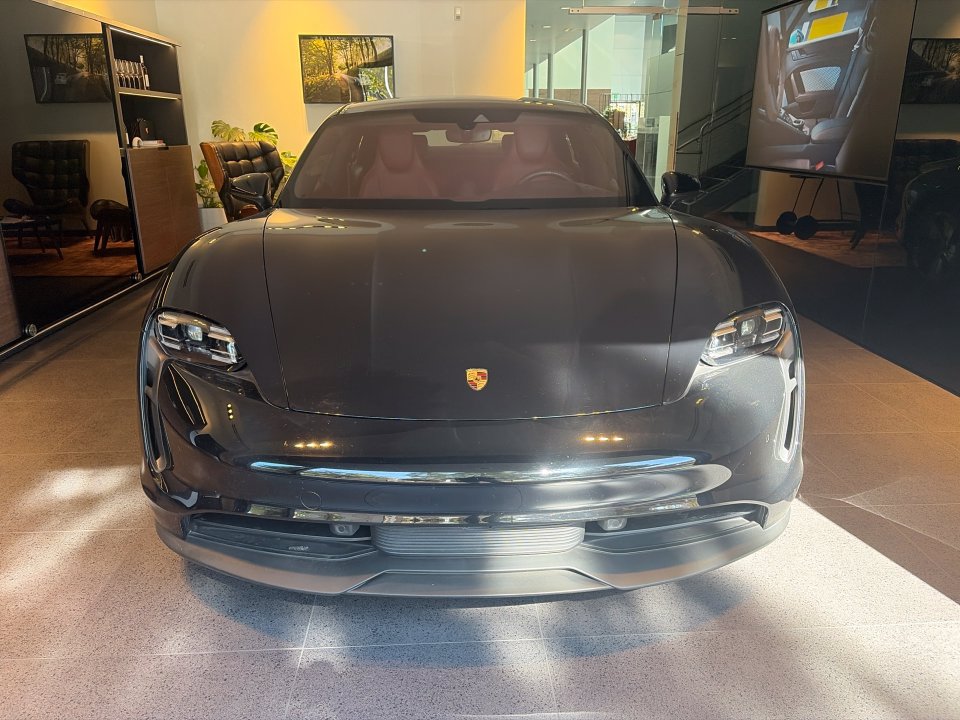 2023 Porsche Taycan Base in Black