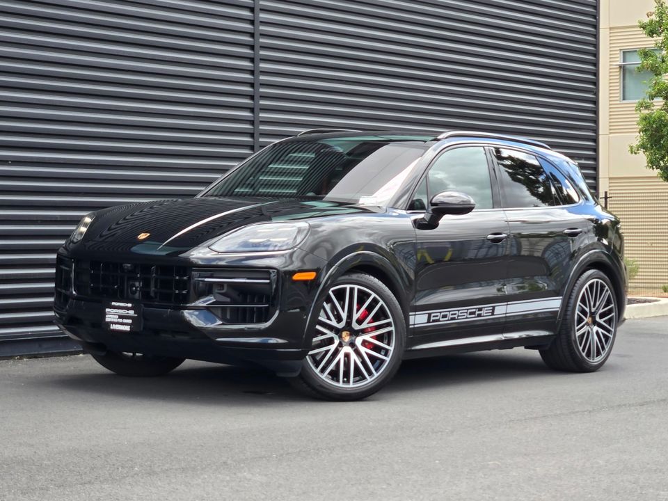 2026 Porsche Cayenne GTS in Chromite Black Metallic